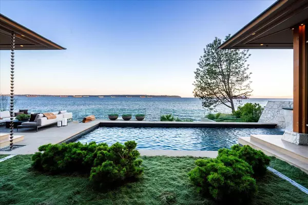 3330 Radcliffe AVE, West Vancouver, BC V7V 1G6