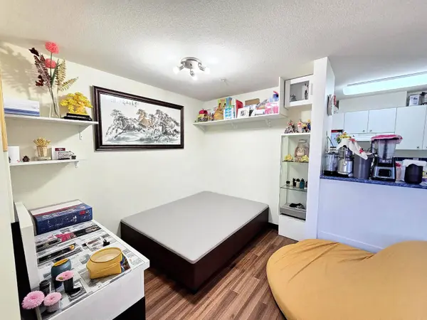 1145 Heffley CRES #406, Coquitlam, BC V3B 7Z3