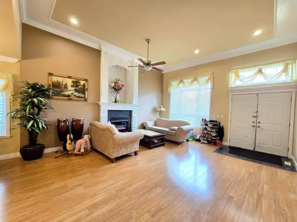 19650 73a AVE, Langley, BC V2Y 3C4