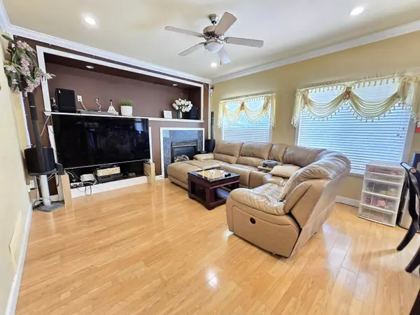 19650 73a AVE, Langley, BC V2Y 3C4