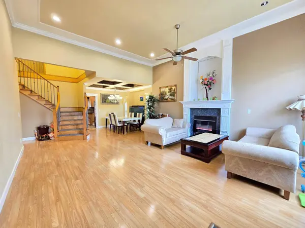 19650 73a AVE, Langley, BC V2Y 3C4