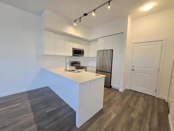 15738 85 AVE #624, Surrey, BC V4N 6Y1