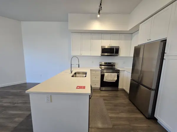 15738 85 AVE #624, Surrey, BC V4N 6Y1