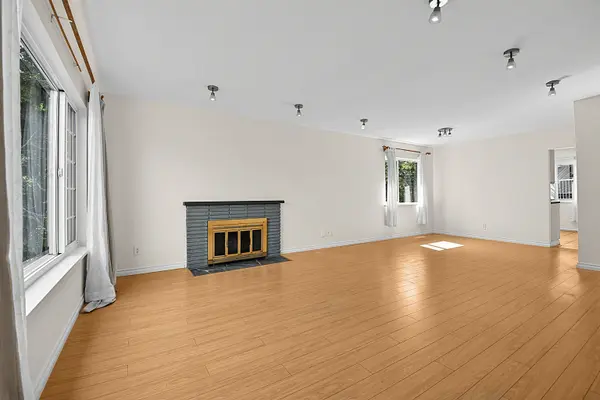 2216 E 41st AVE, Vancouver, BC V5P 1L6
