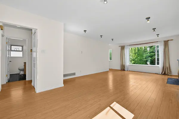 2216 E 41st AVE, Vancouver, BC V5P 1L6