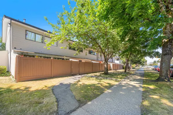 5271 204 ST #14, Langley, BC V3A 5X1