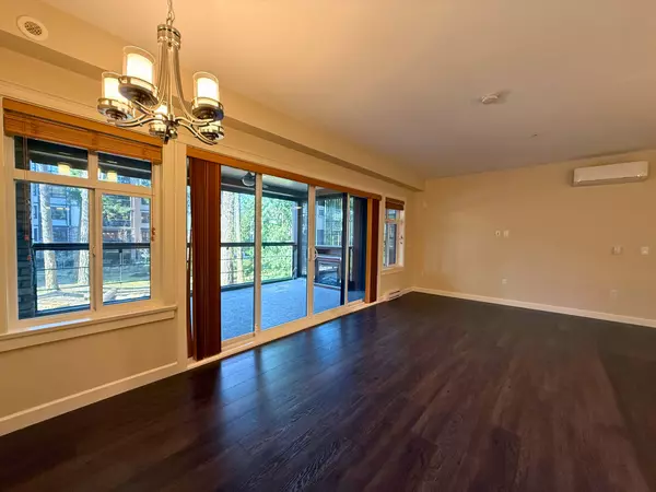 Surrey, BC V4P 0H2,3535 146A St #208