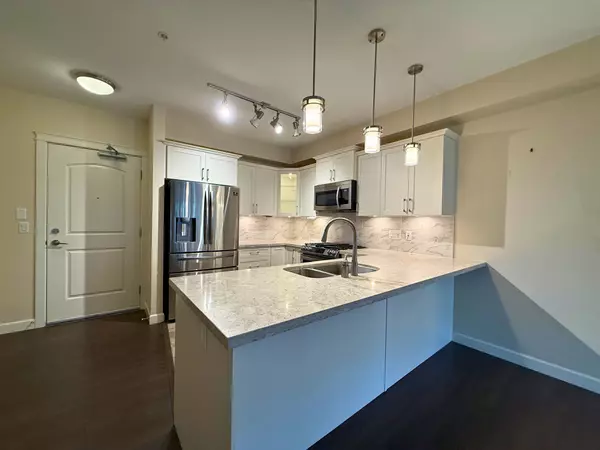 Surrey, BC V4P 0H2,3535 146A St #208