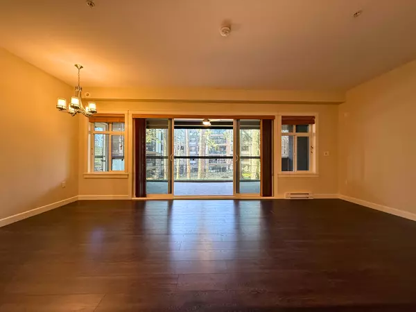 Surrey, BC V4P 0H2,3535 146A St #208