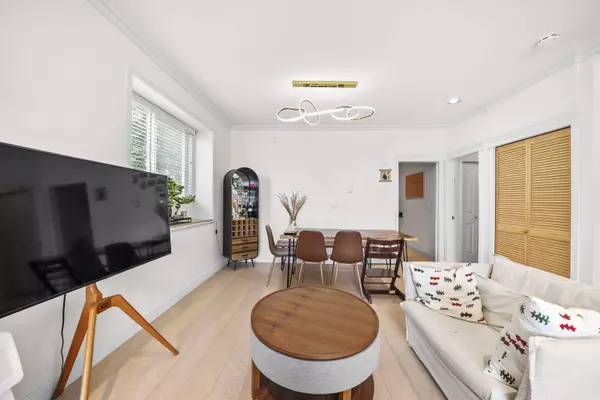 4857 Victory ST, Burnaby, BC V5J 1S5