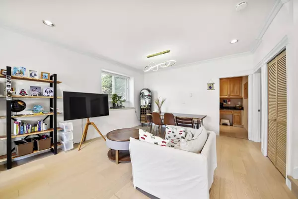 4857 Victory ST, Burnaby, BC V5J 1S5