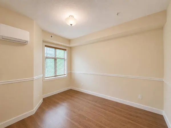 20367 85 AVE #203, Langley, BC V2Y 3R1