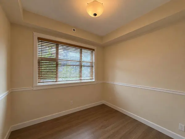 20367 85 AVE #203, Langley, BC V2Y 3R1
