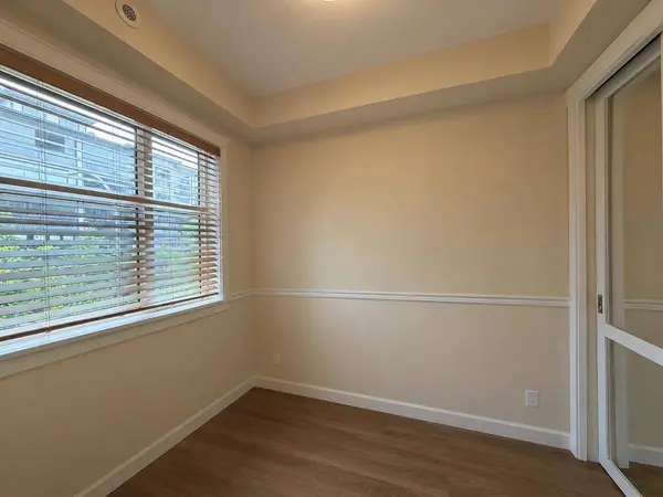 20367 85 AVE #203, Langley, BC V2Y 3R1