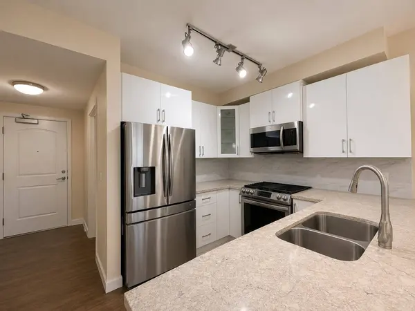 20367 85 AVE #203, Langley, BC V2Y 3R1