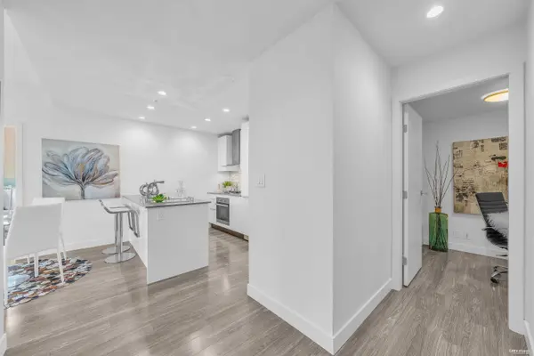 1283 Howe ST #3504, Vancouver, BC V6Z 0E3