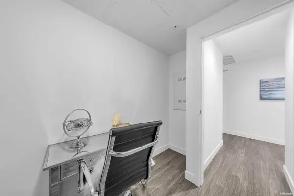 1283 Howe ST #3504, Vancouver, BC V6Z 0E3