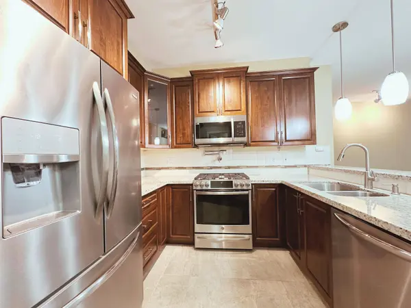 32445 Simon AVE #204, Abbotsford, BC V2T 0G7