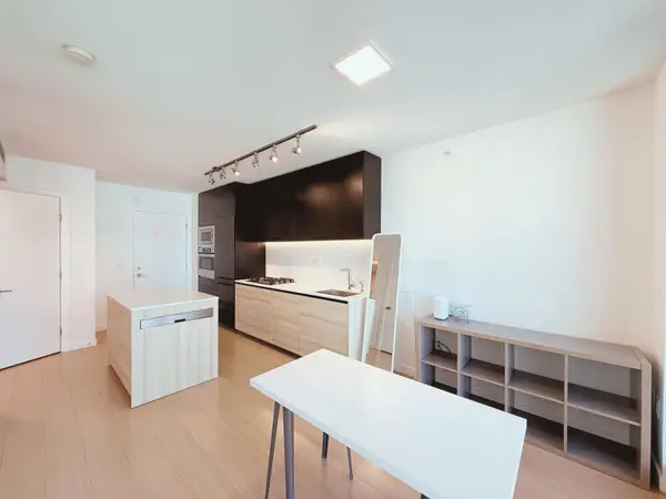 4488 Juneau ST #602, Burnaby, BC V5C 0M4