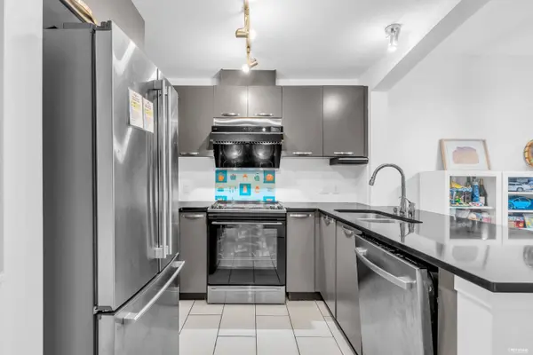 7488 Byrnepark WALK #110, Burnaby, BC V3N 0B6