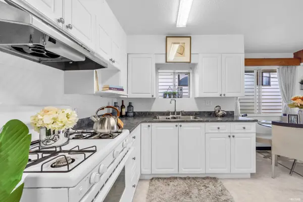 3006 E 27th AVE, Vancouver, BC V5R 1P2