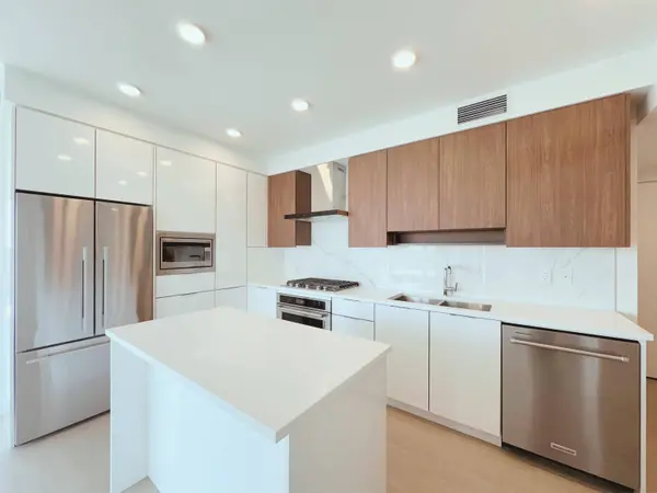 7799 Park Crescent #601, Burnaby, BC V3N 0J7