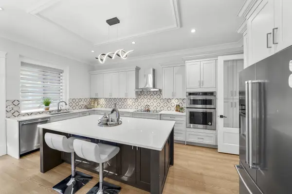 1699* 18 AVE, Surrey, BC V3Z 9X5