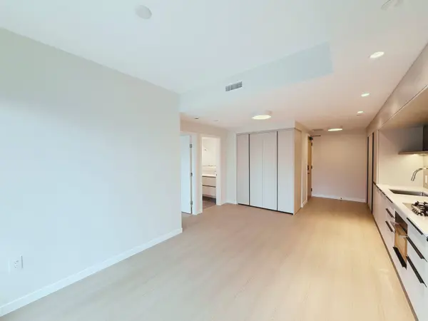612 Elmwood ST #602, Coquitlam, BC V3J 3W8