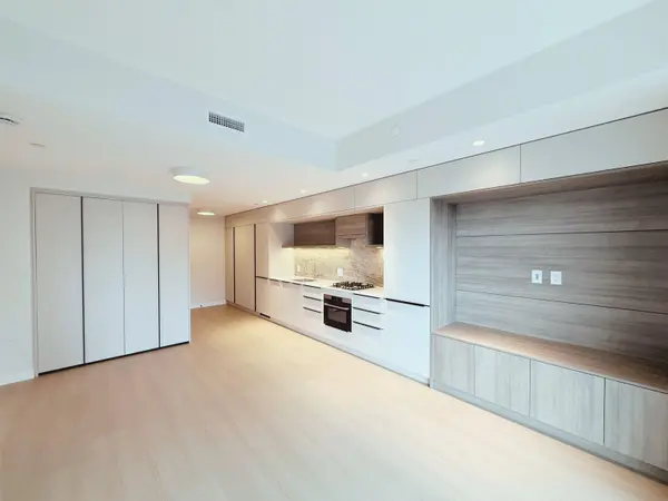 612 Elmwood ST #602, Coquitlam, BC V3J 3W8