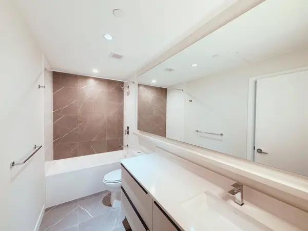 612 Elmwood ST #602, Coquitlam, BC V3J 3W8