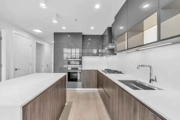 6511 Sussex AVE #305, Burnaby, BC V5H 0K5