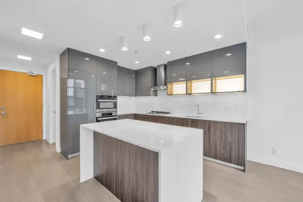 6511 Sussex AVE #305, Burnaby, BC V5H 0K5