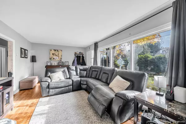 735 Lea AVE, Coquitlam, BC V3J 4H4