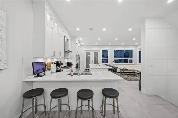1041 Stewart AVE, Coquitlam, BC V3K 2N8