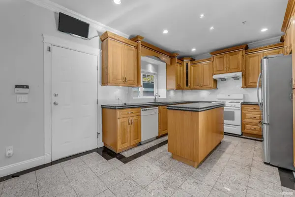 3311 E 44th AVE, Vancouver, BC V5R 3B3