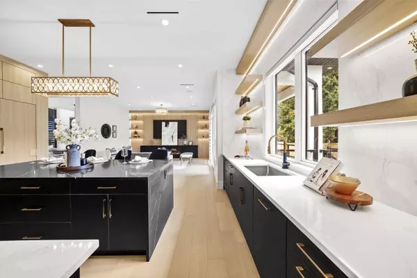 612 Chapman AVE, Coquitlam, BC V3J 4A3