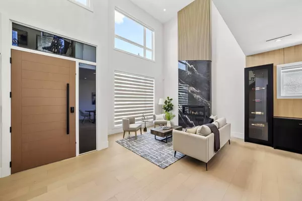 612 Chapman AVE, Coquitlam, BC V3J 4A3