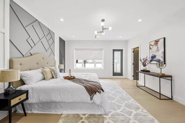 612 Chapman AVE, Coquitlam, BC V3J 4A3