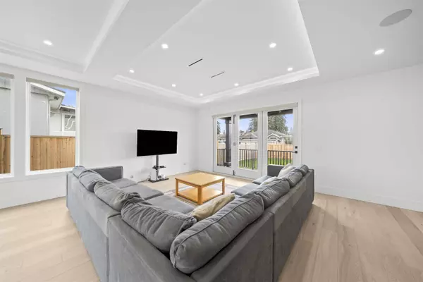 1054 Smith AVE, Coquitlam, BC V3J 2X8