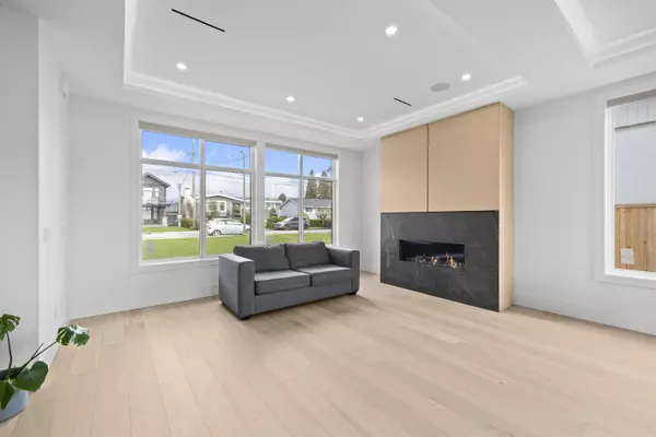 1054 Smith AVE, Coquitlam, BC V3J 2X8