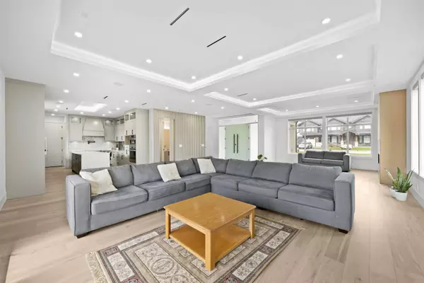 1054 Smith AVE, Coquitlam, BC V3J 2X8