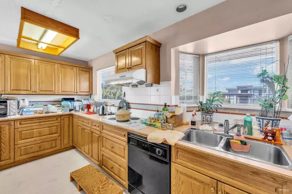 10560 Granville AVE, Richmond, BC V6Y 1R4