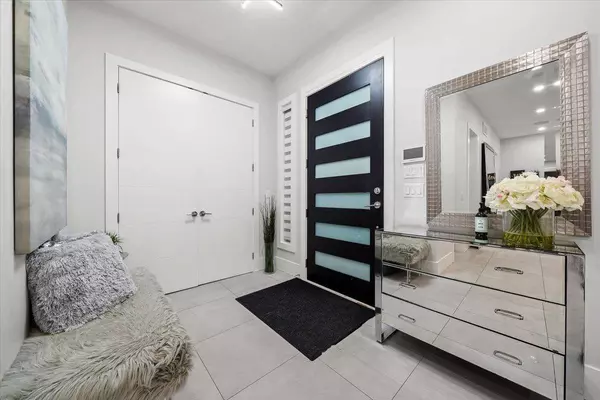 1041 Stewart AVE, Coquitlam, BC V3K 2N8