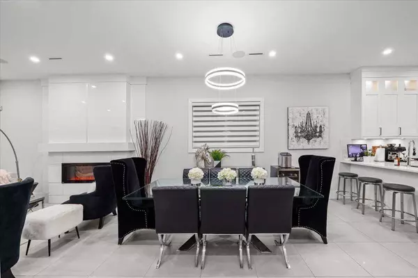 1041 Stewart AVE, Coquitlam, BC V3K 2N8