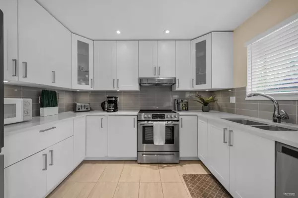 9965 151 ST #12, Surrey, BC V3R 9N6