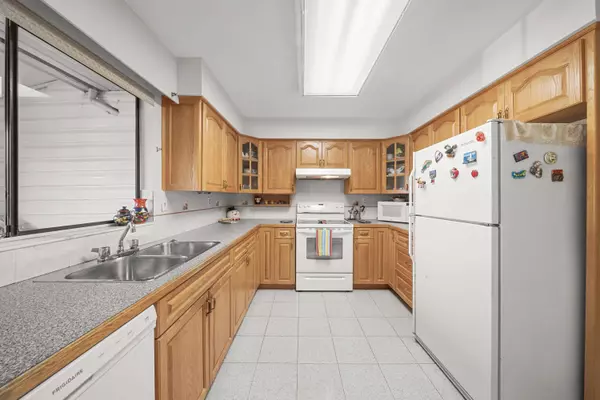 567 Clare AVE, Burnaby, BC V5B 4L3