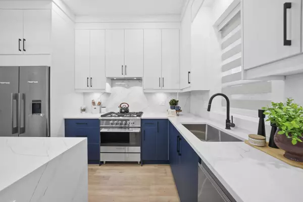 2995 E 17th AVE, Vancouver, BC V5M 2N4