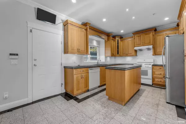 3311 E 44th AVE, Vancouver, BC V5R 3B3