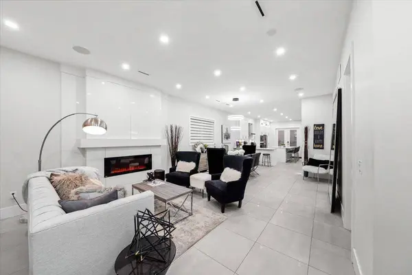 1041 Stewart AVE, Coquitlam, BC V3K 2N8