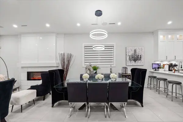 1041 Stewart AVE, Coquitlam, BC V3K 2N8